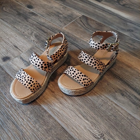 SODA Women's Animal Print Cheetah Espadrille Sandals - Picture 2 of 9